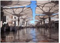250 hochflexible Sonnenschirme für Pilger in Medina