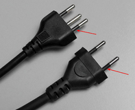 Teilisolierte Schweizer Stecker für mehr Sicherheit