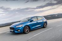 Schulkinder wachsen bis zu sechs Zentimeter pro Jahr - neuer Ford Focus bietet im Fond mehr Platz als je zuvor