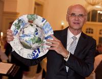AGPU: Werner Preusker receives the Plastic Sustainability Award 2012