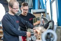 So geht Kunststoff – Azubis haben in der betriebseigenen Lehrwerkstatt das Sagen
