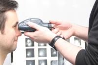 Fußschalter steuert Netzhaut-Kamera per USB