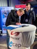 Klimaschonend fliegen: eCap und Breezer Aircraft kooperieren