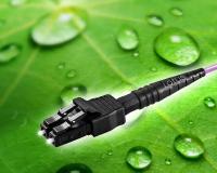 Rosenberger OSI präsentiert Innovation PreCONNECT® LOTUS: Selbstreinigende LWL-Kontakte