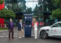 Startklar für den Audi e-tron: Audi stattet FC Bayern-Trainingsgelände mit Ladepunkten aus