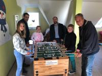 Branche stiftet Tischkicker für den Jugendclub der Stadt Neukalen