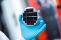 Ein Drittel des Sonnenlichts in Strom wandeln - 33,3 Prozent Mehrfachsolarzelle auf Siliciumbasis