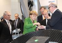 Hannover Messe 2013: Kanzlerin besucht Messestand von ebm-papst