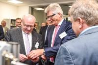 Die Zukunft tickt digital: Erste Lernfabrik 4.0 in Hessen gestartet