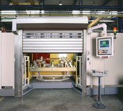 Tore schützen Personal und Prozesse in hoch automatisierten Wirtschaftsbereichen