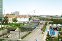 Eine Tram an Tragseilen
