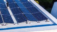Reinigung von Solaranlagen auf Flachdächern