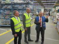 Thüringens Wirtschaftsminister Wolfang Tiefensee besichtigt Logistikzentrum von Hermes Fulfilment in Ohrdruf