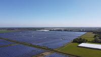 Der größte Solarpark der Niederlande ist jetzt in Midden-Groningen in Betrieb