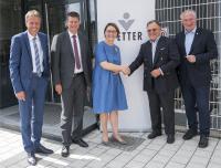 Vetter begrüßt Staatsministerin Annette Widmann-Mauz
