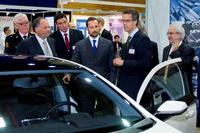 Norwegischer Kronprinz informiert sich über den Opel Ampera
