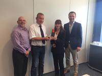 Avnet Abacus verbucht für das LED-Sortiment von Kingbright wiederholten Vertriebserfolg und erhält erneut den Distribution Award in Platin
