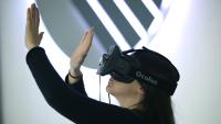 Virtual Reality Game auf Oculus Rift mit Gestensteuerung kombiniert