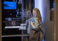 Weltpremiere für DX-Aufzugklasse: KONE treibt Vernetzung von Gebäuden und Nutzern durch Ausbau seiner digitalen Plattform voran