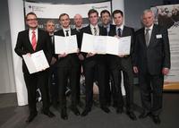 Staatssekretär Schütte und Fraunhofer-Vorstand Buller überreichen DRIVE-E-Studienpreise