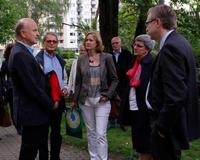 Sanierte Freiburger Wohnlage "Alban-Stolz-Straße" beeindruckt Vertreterinnen von Land und Bund