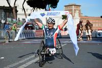 BMW Markenbotschafter Alessandro Zanardi siegt beim Rom- Marathon und sorgt mit seinem Handbike für eine neue Rekordzeit