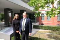 Landtagspräsidentin Gabriele Andretta besucht Gedenkstätte Ahlem