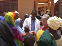 Bericht: Alpensolar unterstützt Bau der Humedica-Krankenstation in Kollo/Niger