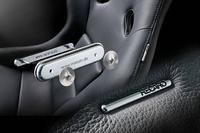 Unaufdringliche Eleganz: Das Recaro Mini - Emblem von variata