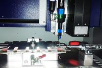Auftragung von UV-Klebstoff im Elektronikbereich