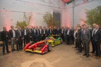 Elektronikmanager beim Networking in Stuttgart