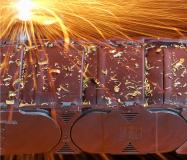Geschlossen und hitzebeständig: igus Energierohre trotzen Spänen bis 850 °C