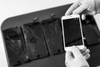 Kundenbindung im B2C- und B2B-Handel: Neuer Reparaturservice für Displayschäden und defekte Akkus