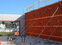 Nouvelle crèche en béton apparent harmonieux sur l' « Alter Sportplatz »