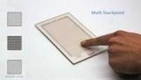 Neues Verfahren erlaubt die Herstellung der gesamten Verschaltung auf Touchscreens in einem Schritt