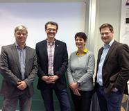 Prof. Dr. Jochen Kuhn und Dr. Patrik Vogt erhalten den "MINT von morgen Schulpreis 2013"