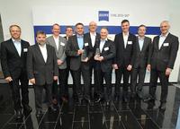 Lieferanten ausgezeichnet: ZEISS verleiht Supplier Award an RUAG Schweiz AG und Schmolz + Bickenbach Distributions GmbH