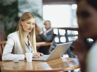Regus-Studie: Arbeiten am Heiligen Abend stellt unnötige Verschwendung von Zeit- und Energieressourcen dar