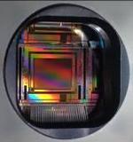 Fraunhofer IPMS bringt digitales VGA Vollfarb-OLED-Mikrodisplay aus dem Projekt HYPOLED zum Leuchten