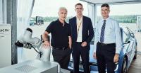 Volkswagen Konzernforschung und Automatisierungsspezialist KUKA schließen neuen Kooperationsvertrag