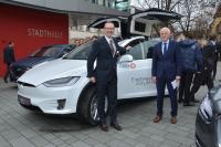 CCUnirent System GmbH übergibt Tesla Model X im Hochschulsponsoring beim IFA-Kongress 2016