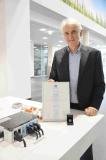 Normungsarbeit auf ausgezeichnetem Niveau: Axel Bauer erhält dritten IEC Award