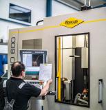 Weltneuheit bei Abacus Maschinenbau: "Drücken-to-go" - in wenigen Minuten von der Idee zum fertig gedrückten Metallteil