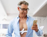 QardioCore - Der weltweit erste tragbare EKG-Monitor ohne Pflaster und Drähte!