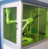 Großformatige Laserschutzfenster für Nd:YAG aus Kunststoff