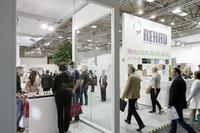 REHAU präsentiert kreative Highlights für Möbelbranche