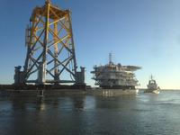 Umspannplattform für Offshore-Windpark Sandbank geht auf See