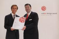 Höchste Anerkennung für Sportwagen-Ikone: Porsche ist red dot: design team of the year 2012