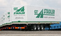 Kögel liefert 100 bahnverladbare Coilsattelauflieger an GST Stadler
