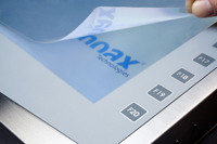 Displays von noax Industrie PCs vor Kratzern und Schmutz besser geschützt
